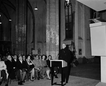 850941 Afbeelding van burgemeester jhr. mr. C.J.A. de Ranitz tijdens zijn toespraak bij de opening van de ...